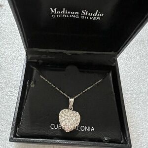 Madison studio stirring silver 925 CZ beautiful heart necklace NIOB